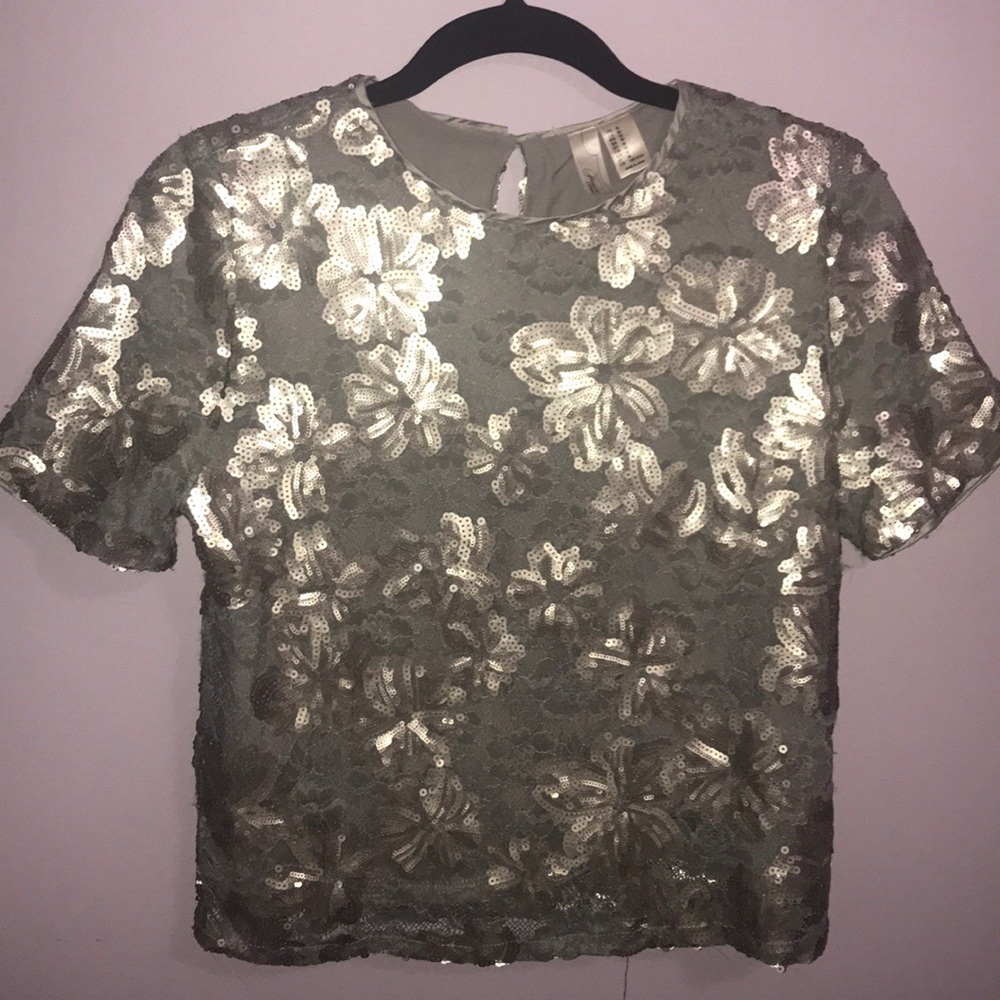 ✨Gray Lace & Sequin Flower Crop Top✨